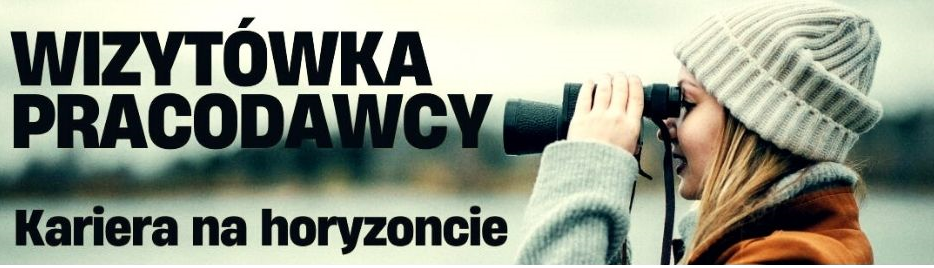 Zdjęcie twarzy młodej kobiety w czapce. Kobieta zwrócona jest w lewą stronę. Patrzy przez lornetkę na napis "Wizytówka pracodawcy Kariera na horyzoncie".